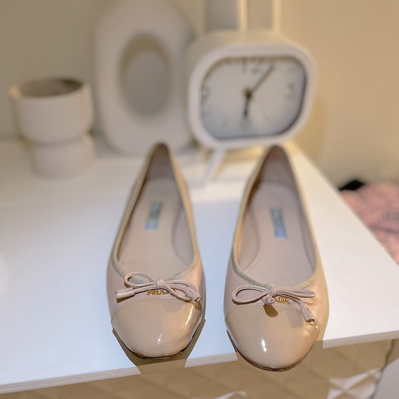 Prada patent leather blush/nude flats - Picture 2 of 8